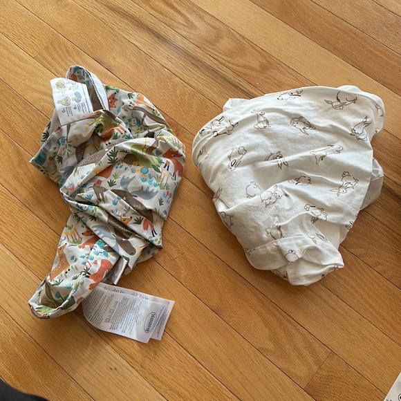 Boppy pillow with 3 covers - Picture 3 of 3